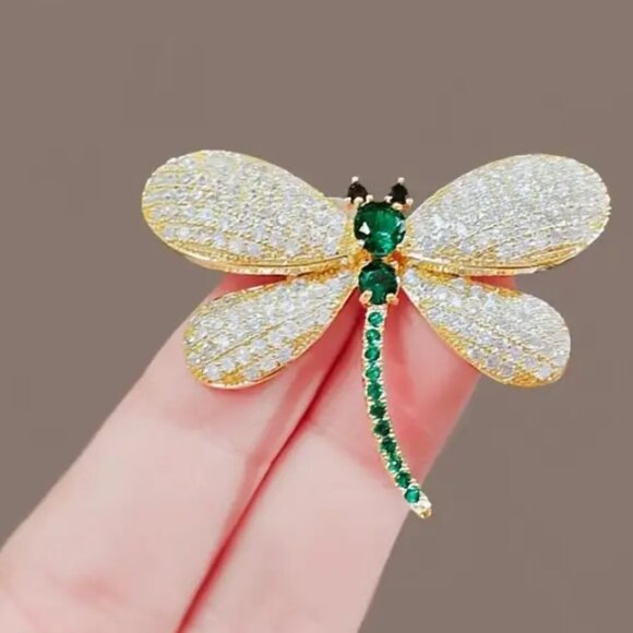 🌺 🌺 🌺 Sparkly Dragonfly Rhinestone Brooch - Picture 1 of 4